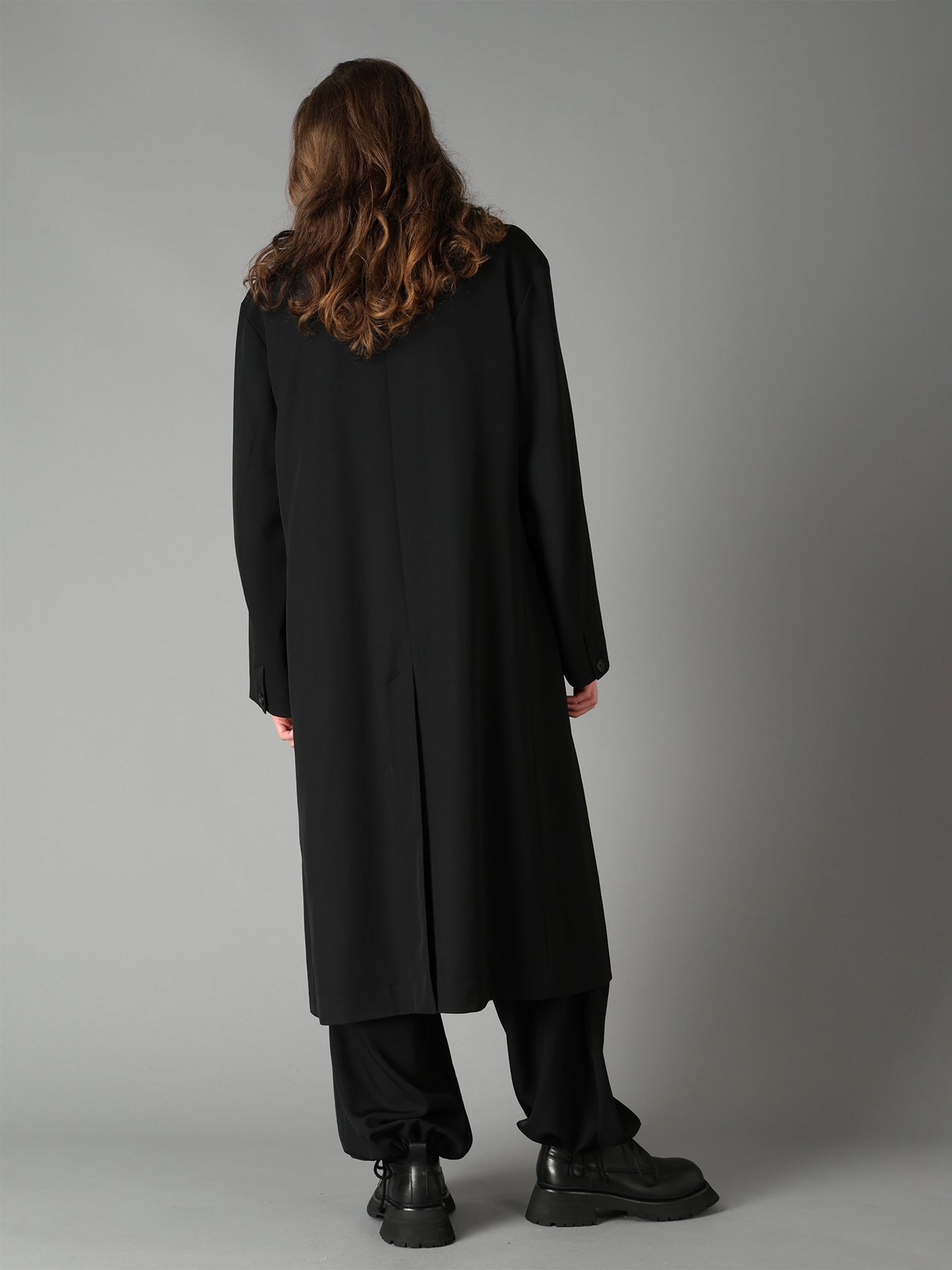 Ujoh STUDIOUS別注　STAND COLLAR COAT BLACK WASHER WOOL GABARDINE CONCEALED PLACKET STAND COLLAR COAT – THE