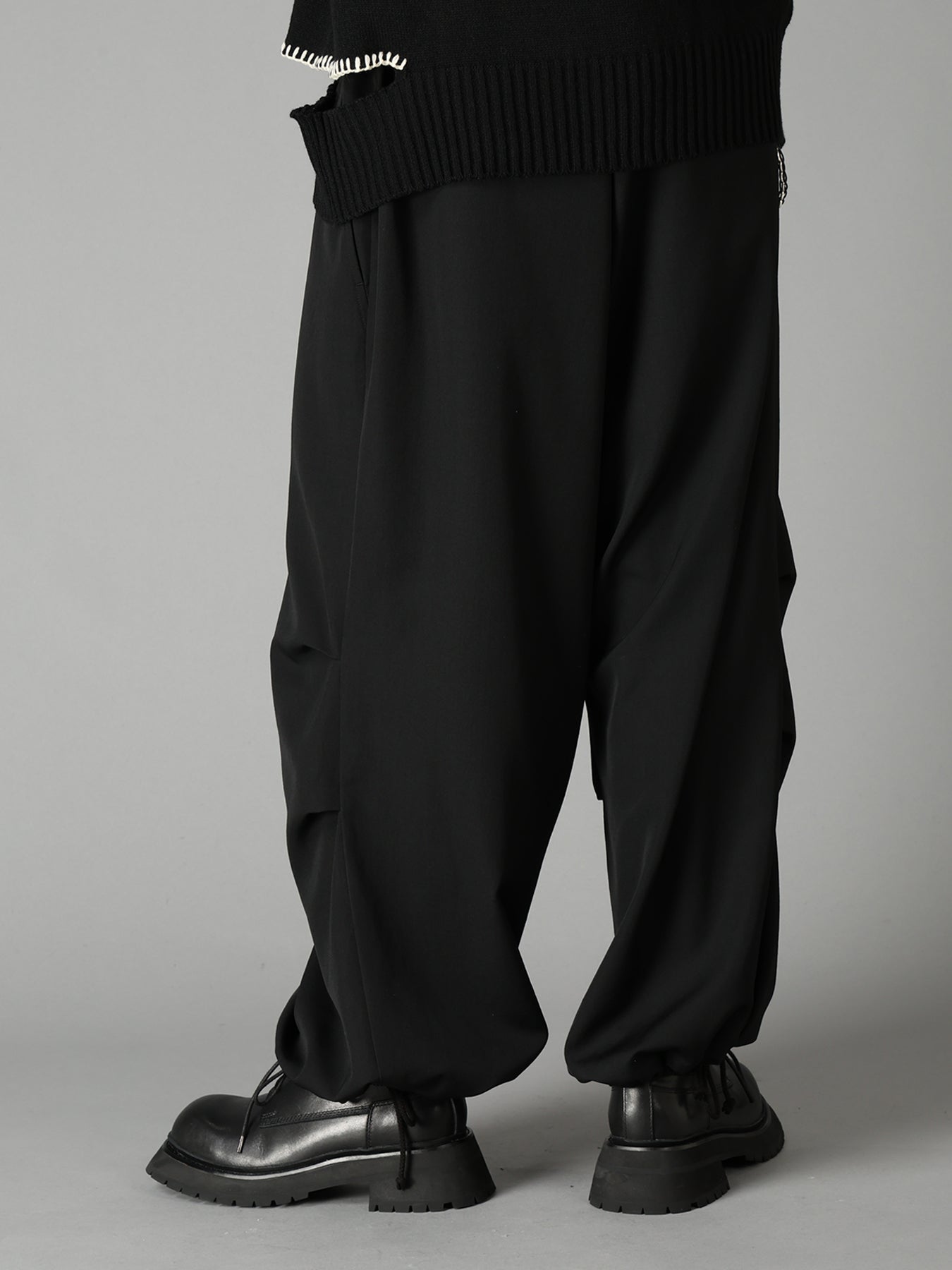 WASHER WOOL GABARDINE KNEE-TUCK PANTS