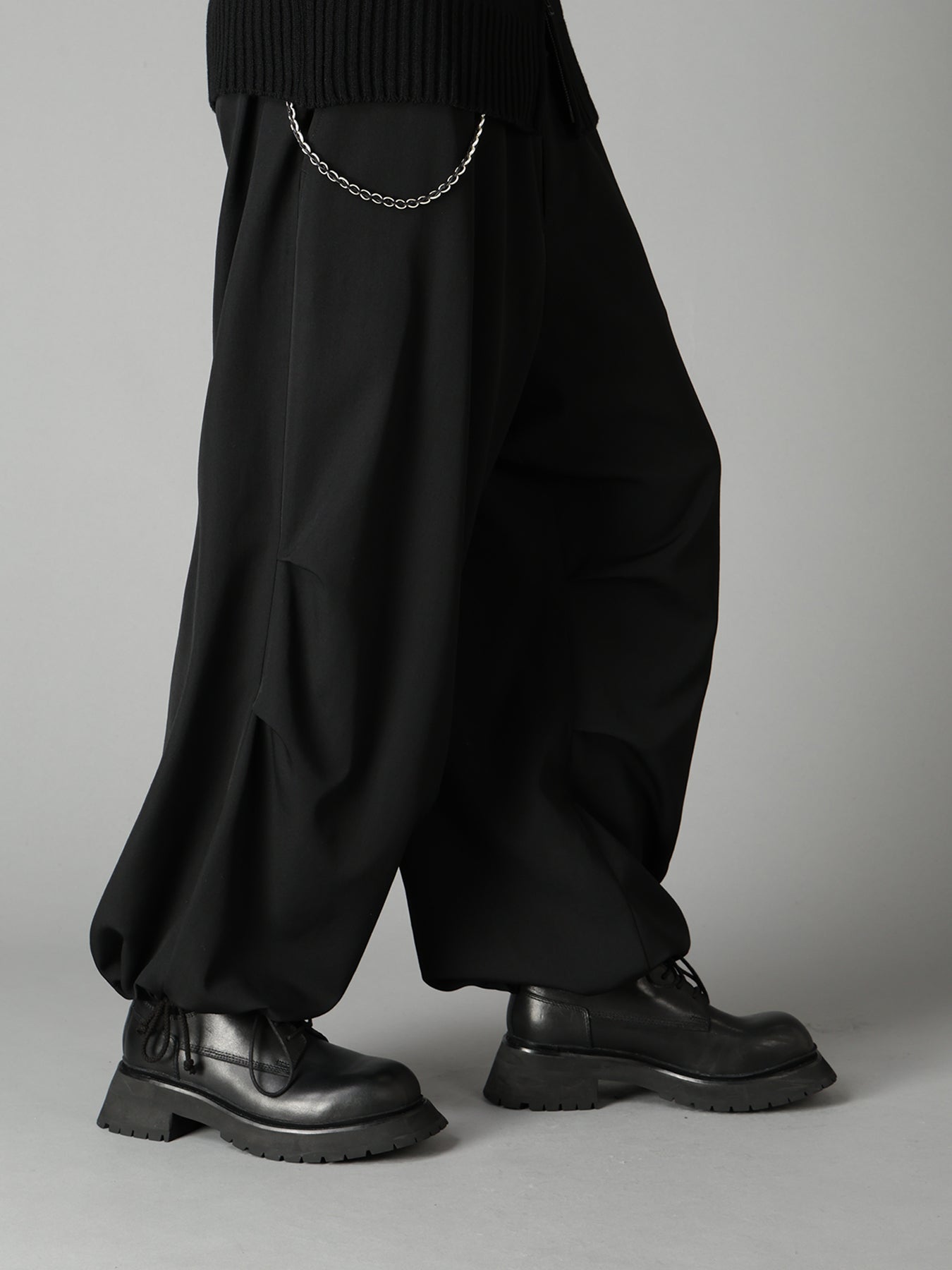 WASHER WOOL GABARDINE KNEE-TUCK PANTS