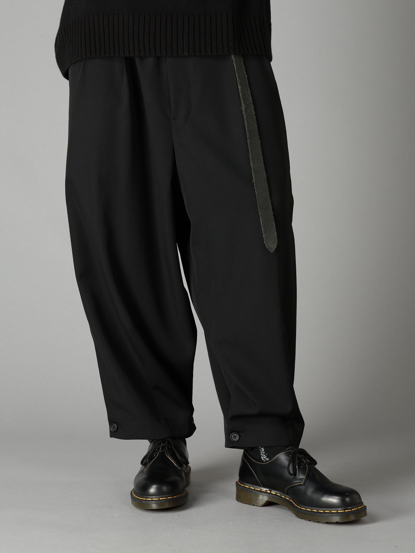 WASHER WOOL GABARDINE BUTTON HEM TAPERED PANTS