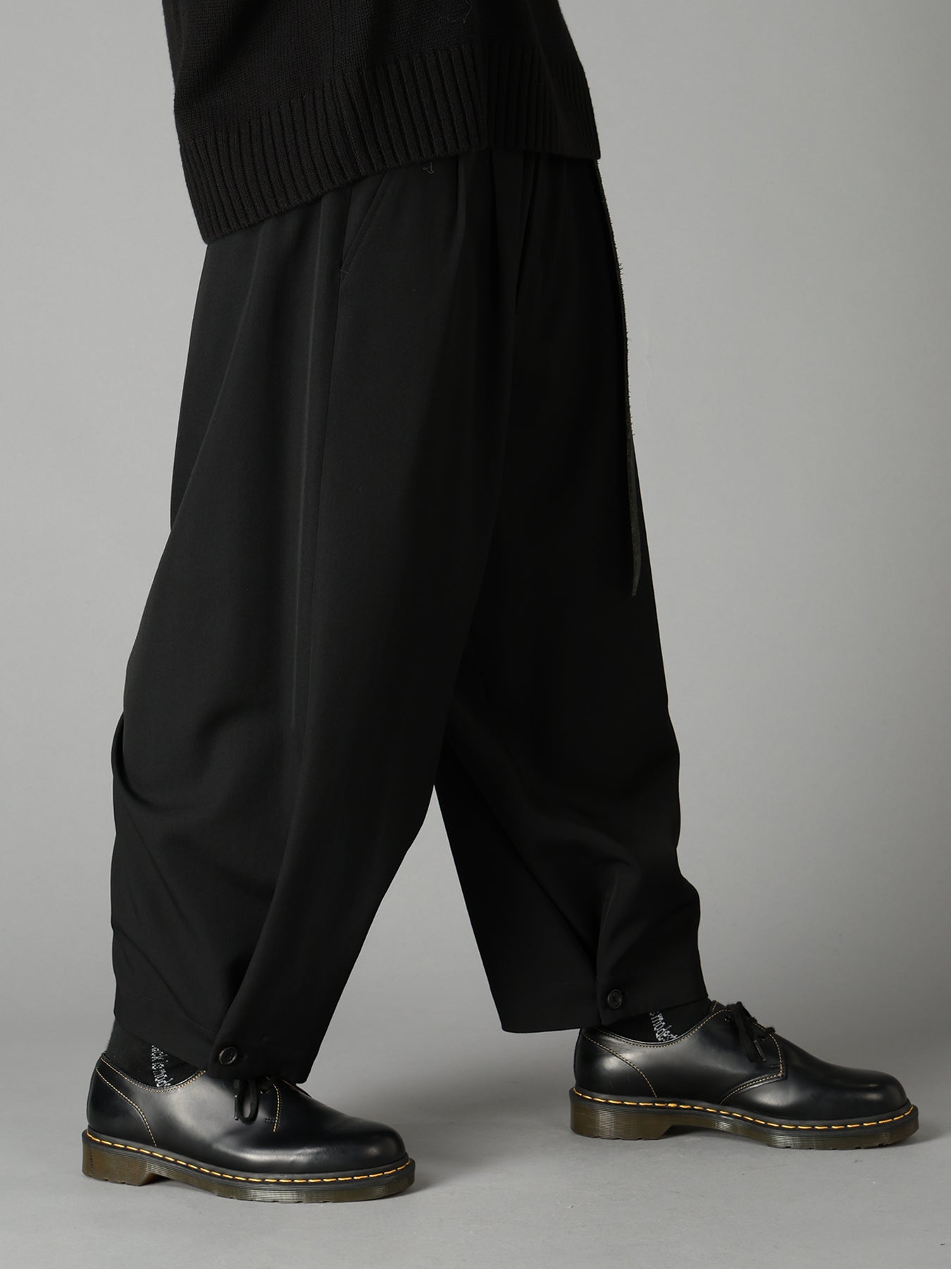 WASHER WOOL GABARDINE BUTTON HEM TAPERED PANTS
