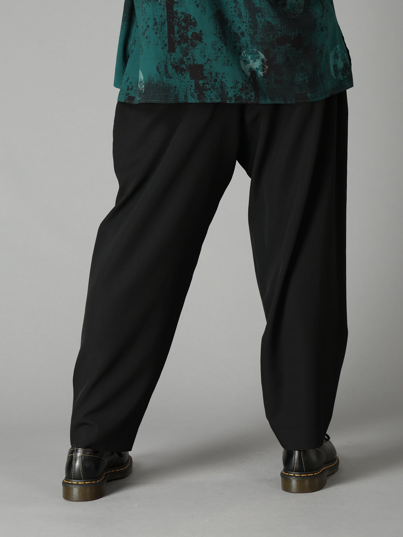 WASHER WOOL GABARDINE TAPERED PANTS