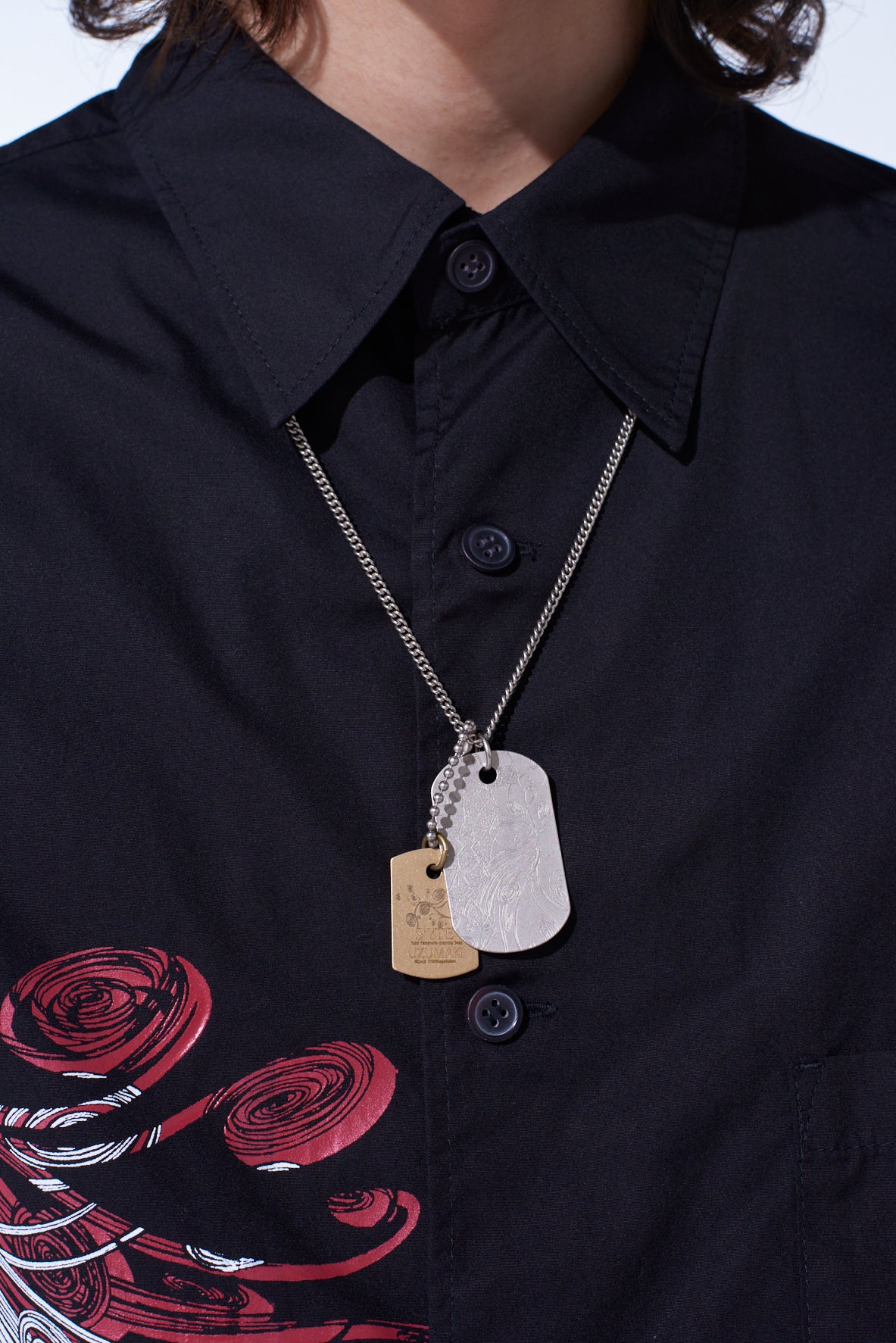 S'YTE × 伊藤潤二 うずまき 桐絵 DOG TAG NECKLACE S'YTE × JUNJI ITO -UZUMAKI- KIRIE WEARING YOHJI YAMAMOTO DOG TAG