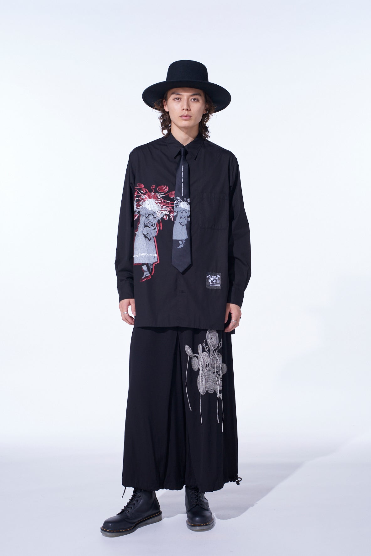 S'YTE × JUNJI ITO -UZUMAKI- KIRIE WEARING YOHJI YAMAMOTO PRINTED