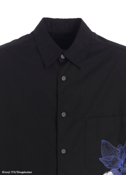 S'YTE × JUNJI ITO -UZUMAKI- AZAMI WEARING YOHJI YAMAMOTO PRINTED SHIRT