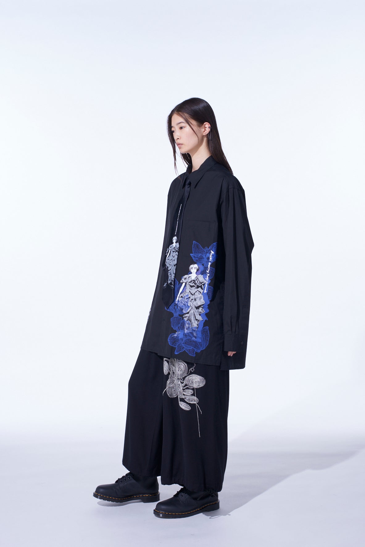 S'YTE × JUNJI ITO -UZUMAKI- AZAMI WEARING YOHJI YAMAMOTO PRINTED