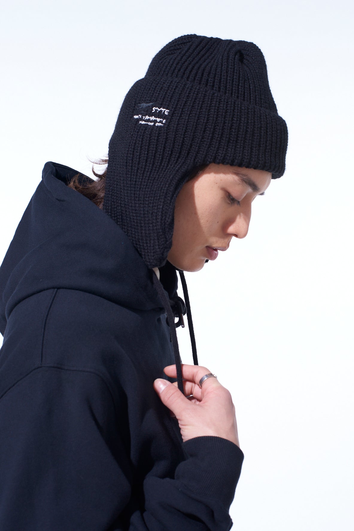 S'YTE × New Era LOGO KNIT TRAPPER – THE SHOP YOHJI YAMAMOTO