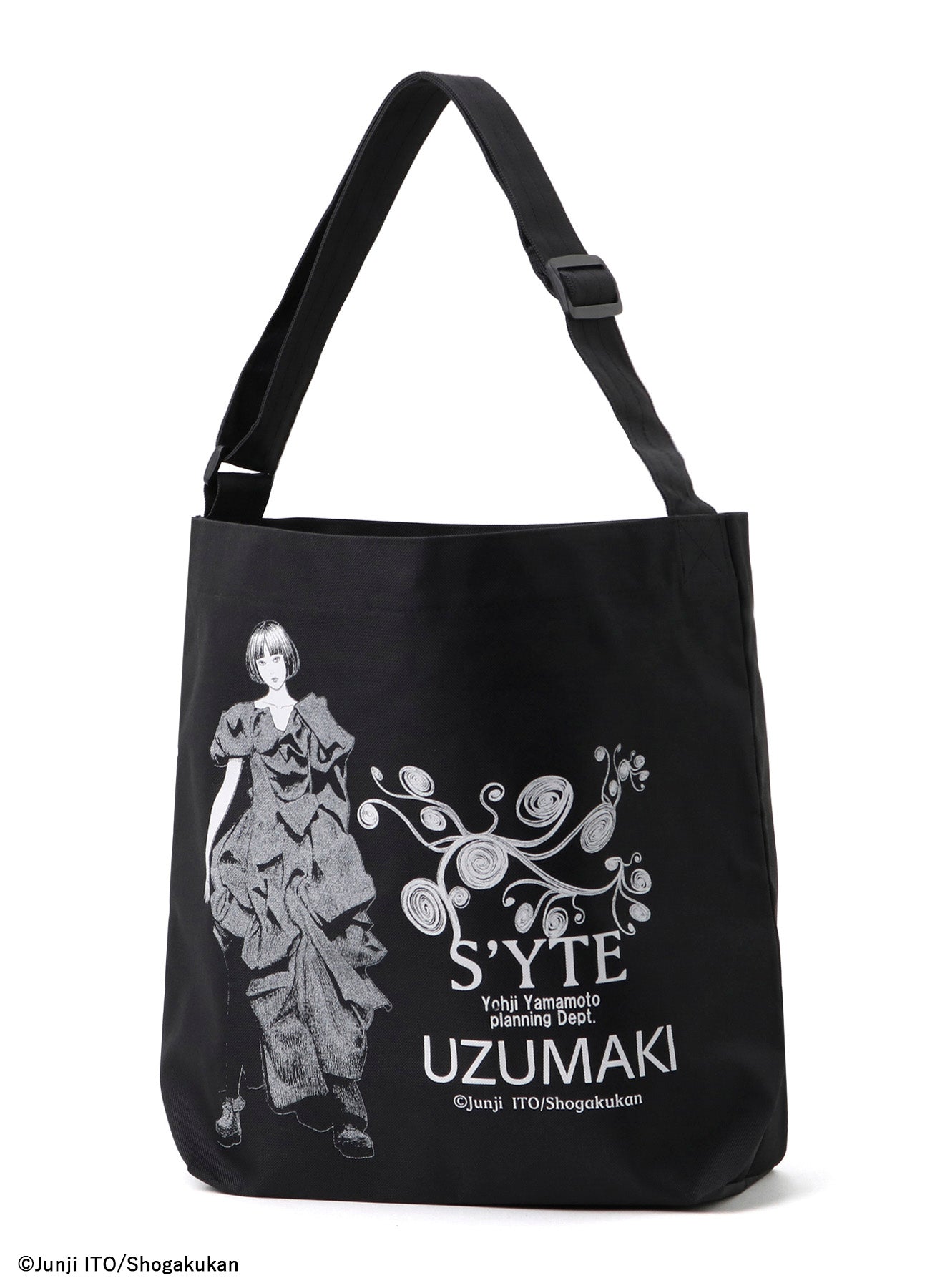 S'YTE × JUNJI ITO -UZUMAKI- KIRIE＆AZAMI  WEARING YOHJI YAMAMOTO PRINTED BAG