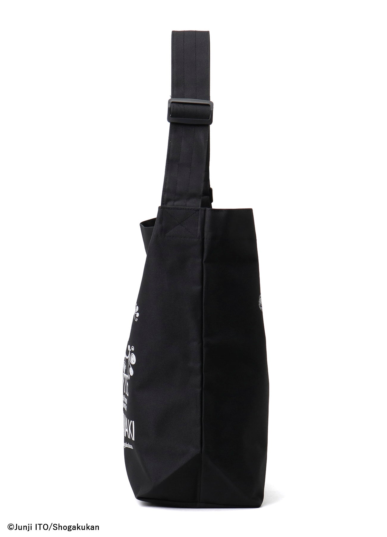 S'YTE × JUNJI ITO -UZUMAKI- KIRIE＆AZAMI  WEARING YOHJI YAMAMOTO PRINTED BAG