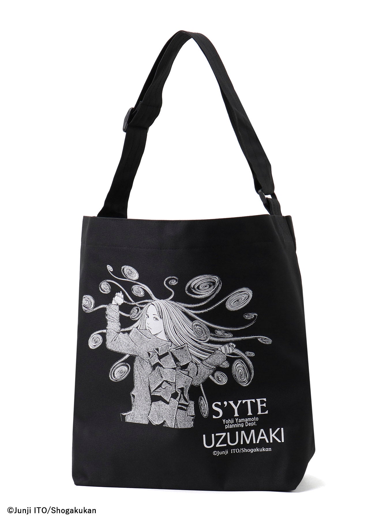 S'YTE × JUNJI ITO -UZUMAKI- KIRIE＆AZAMI  WEARING YOHJI YAMAMOTO PRINTED BAG