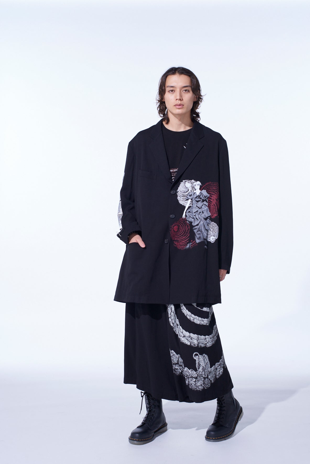 S'YTE × JUNJI ITO -UZUMAKI- AZAMI WEARING YOHJI YAMAMOTO PRINTED