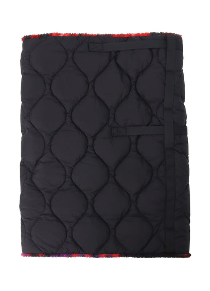 【S'YTE X TAION】REVERSIBLE QUILTED DOWN SCARF WITH RED PRINTED FLEECE LINING
