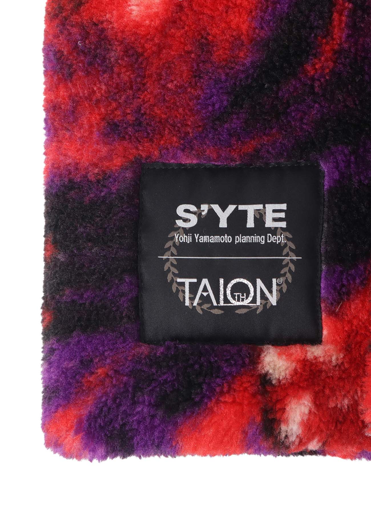 【S'YTE X TAION】REVERSIBLE QUILTED DOWN SCARF WITH RED PRINTED FLEECE LINING