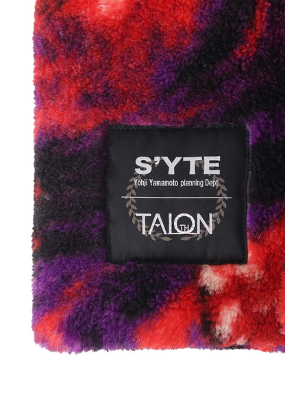 【S'YTE X TAION】REVERSIBLE QUILTED DOWN SCARF WITH RED PRINTED FLEECE LINING