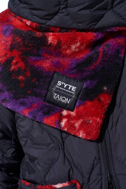 【S'YTE X TAION】REVERSIBLE QUILTED DOWN SCARF WITH RED PRINTED FLEECE LINING