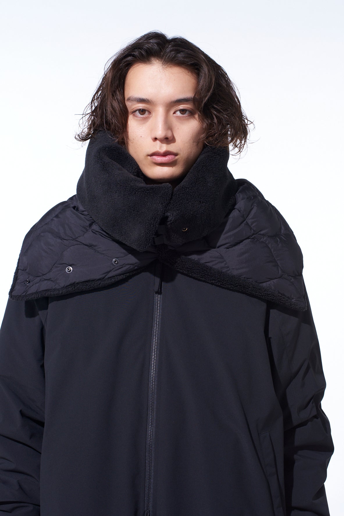S'YTE X TAION】REVERSIBLE QUILTED DOWN SCARF WITH BLACK FLEECE