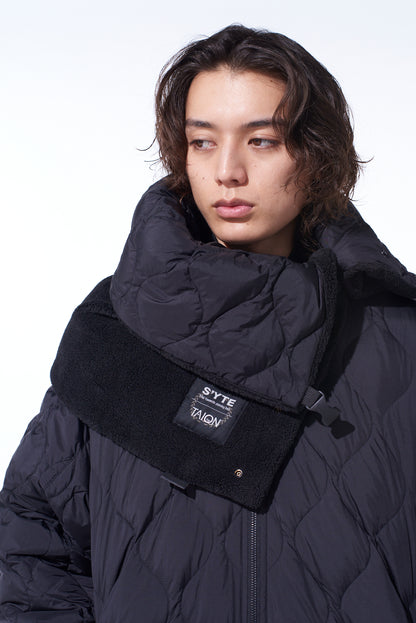 【S'YTE X TAION】REVERSIBLE QUILTED DOWN SCARF WITH BLACK FLEECE LINING