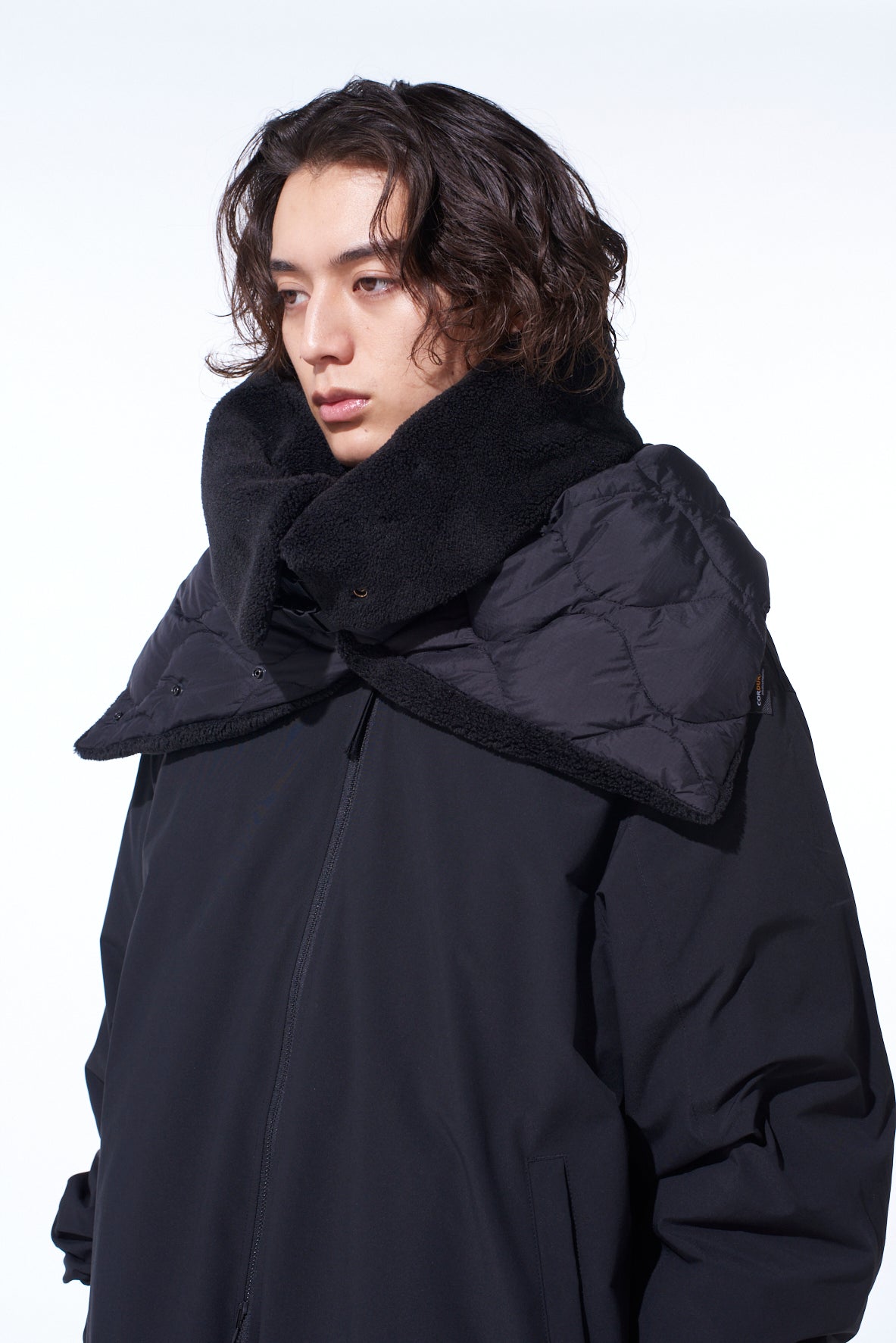 【S'YTE X TAION】REVERSIBLE QUILTED DOWN SCARF WITH BLACK FLEECE LINING