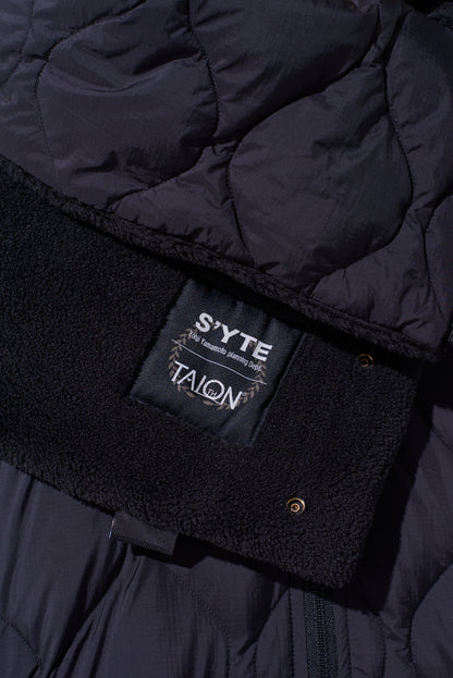 【S'YTE X TAION】REVERSIBLE QUILTED DOWN SCARF WITH BLACK FLEECE LINING