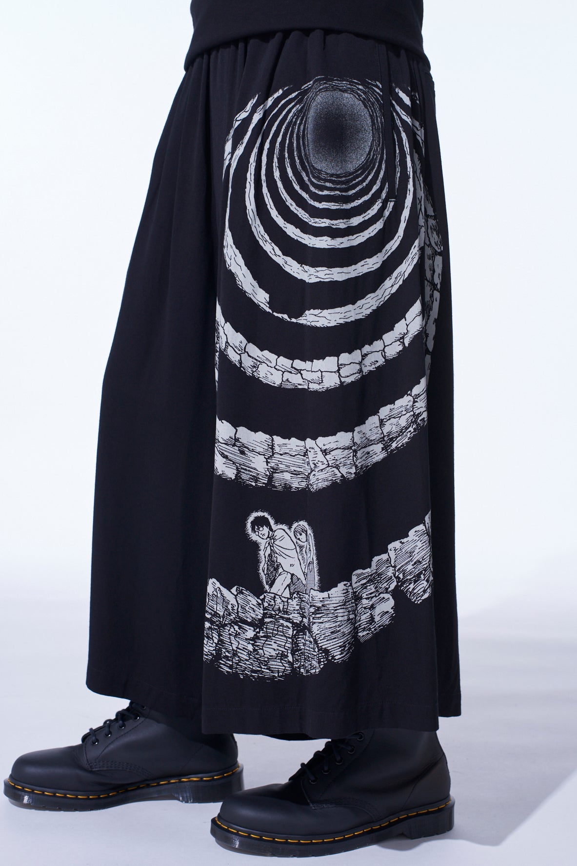 S'YTE × JUNJI ITO -UZUMAKI- THE SPIRAL PRINTED CULOTTE PANTS