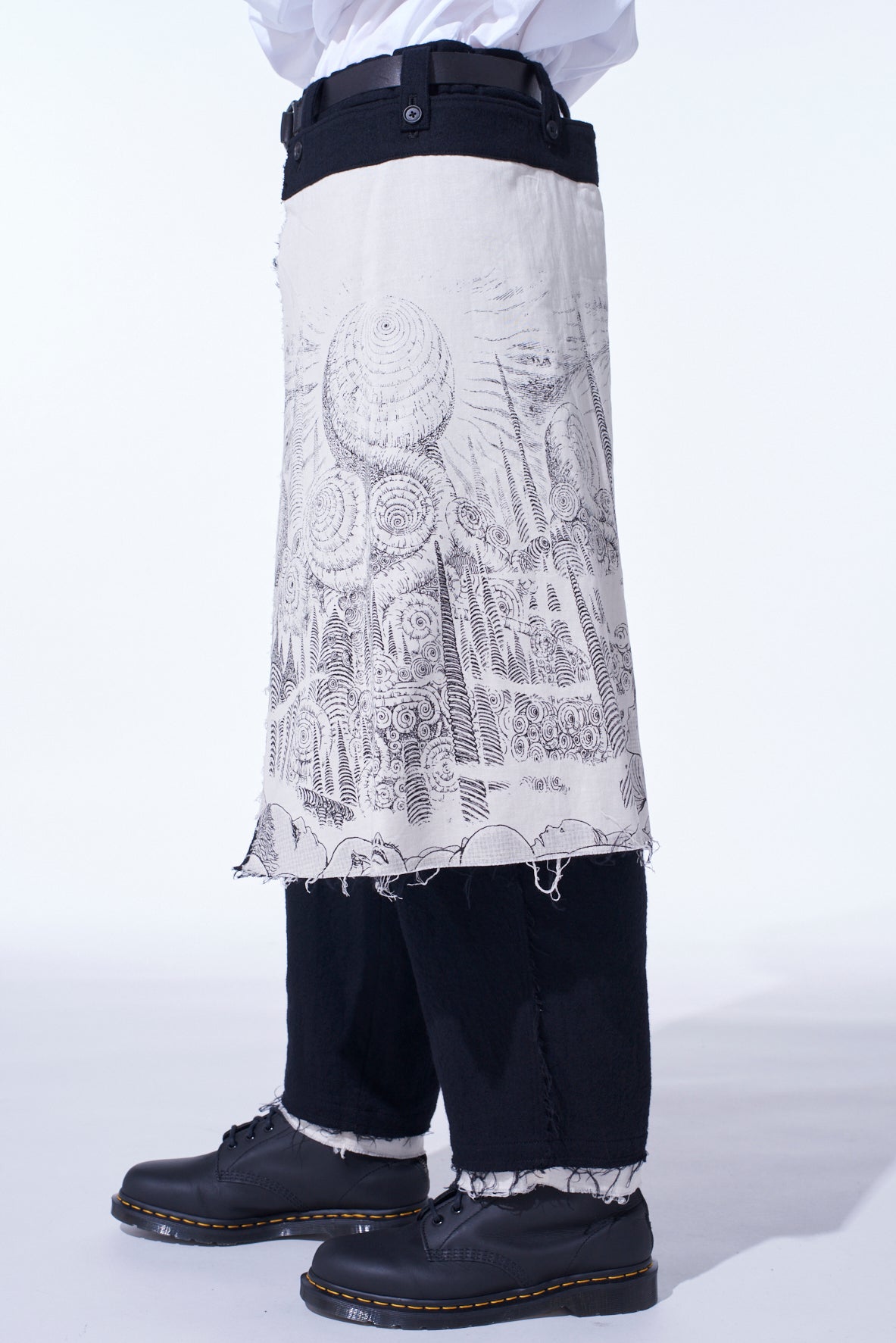 S'YTE × JUNJI ITO -UZUMAKI- KIRIE PRINTED WRAP SKIRT PANTS