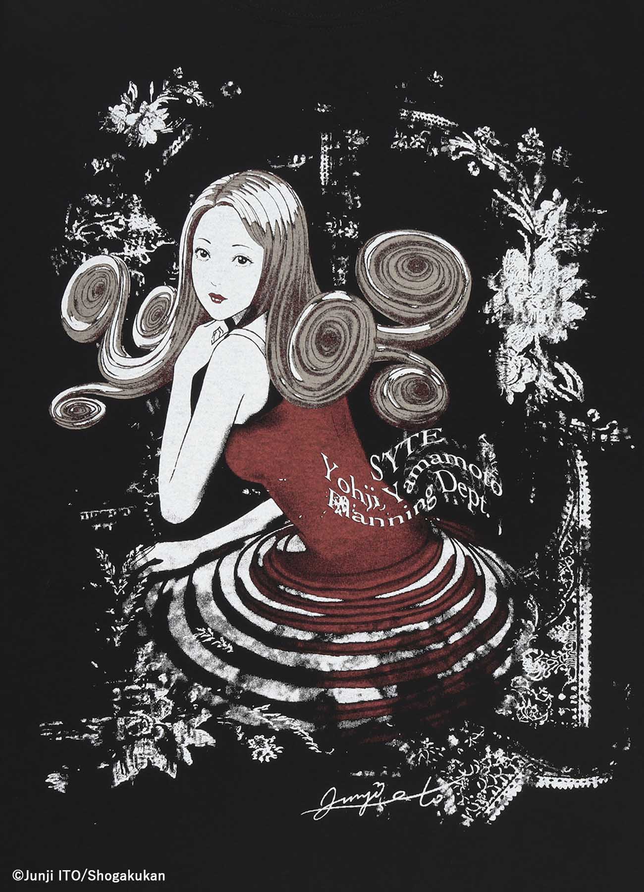 S'YTE × JUNJI ITO -UZUMAKI- KIRIE’S SPIRAL DRESS GRAPHIC T-SHIRT