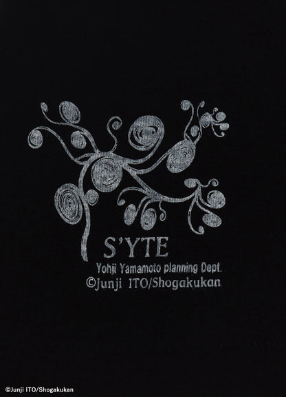 S'YTE × JUNJI ITO -UZUMAKI- AZAMI COLLAGE GRAPHIC T-SHIRT
