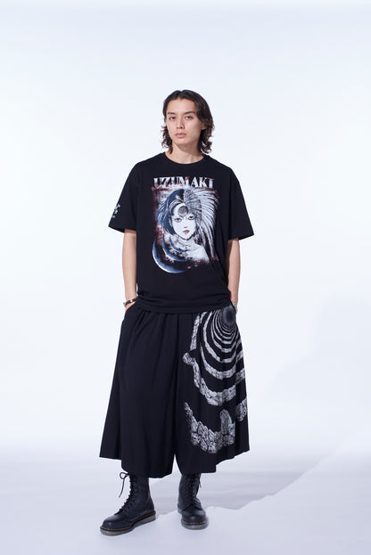 S'YTE × JUNJI ITO -UZUMAKI- AZAMI COLLAGE GRAPHIC T-SHIRT