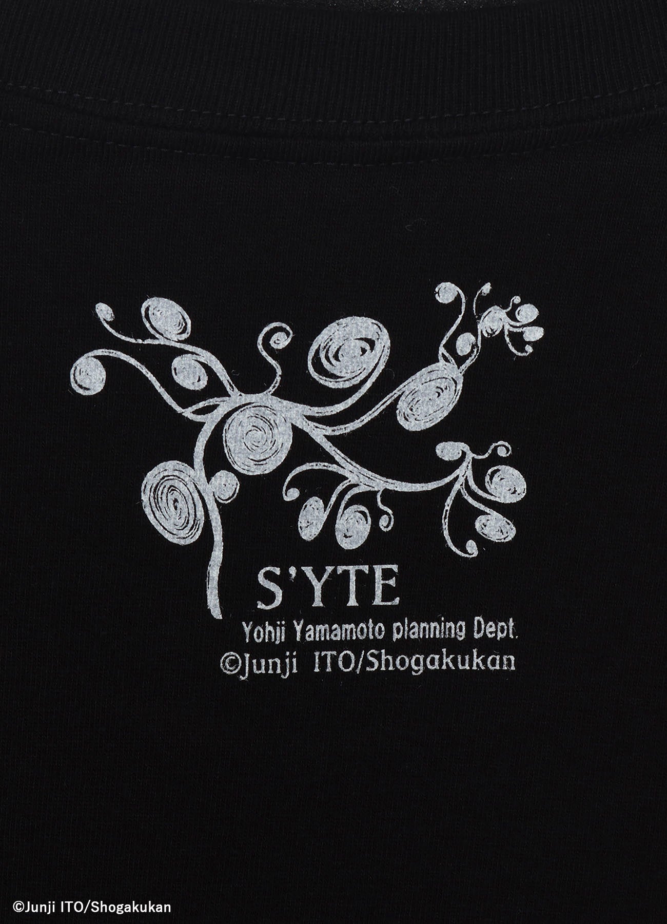 S'YTE × JUNJI ITO -UZUMAKI- FLOWER AND KIRIE GRAPHIC T-SHIRT