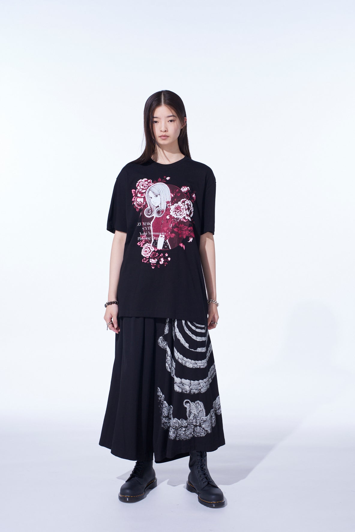 S'YTE × JUNJI ITO -UZUMAKI- FLOWER AND KIRIE GRAPHIC T-SHIRT