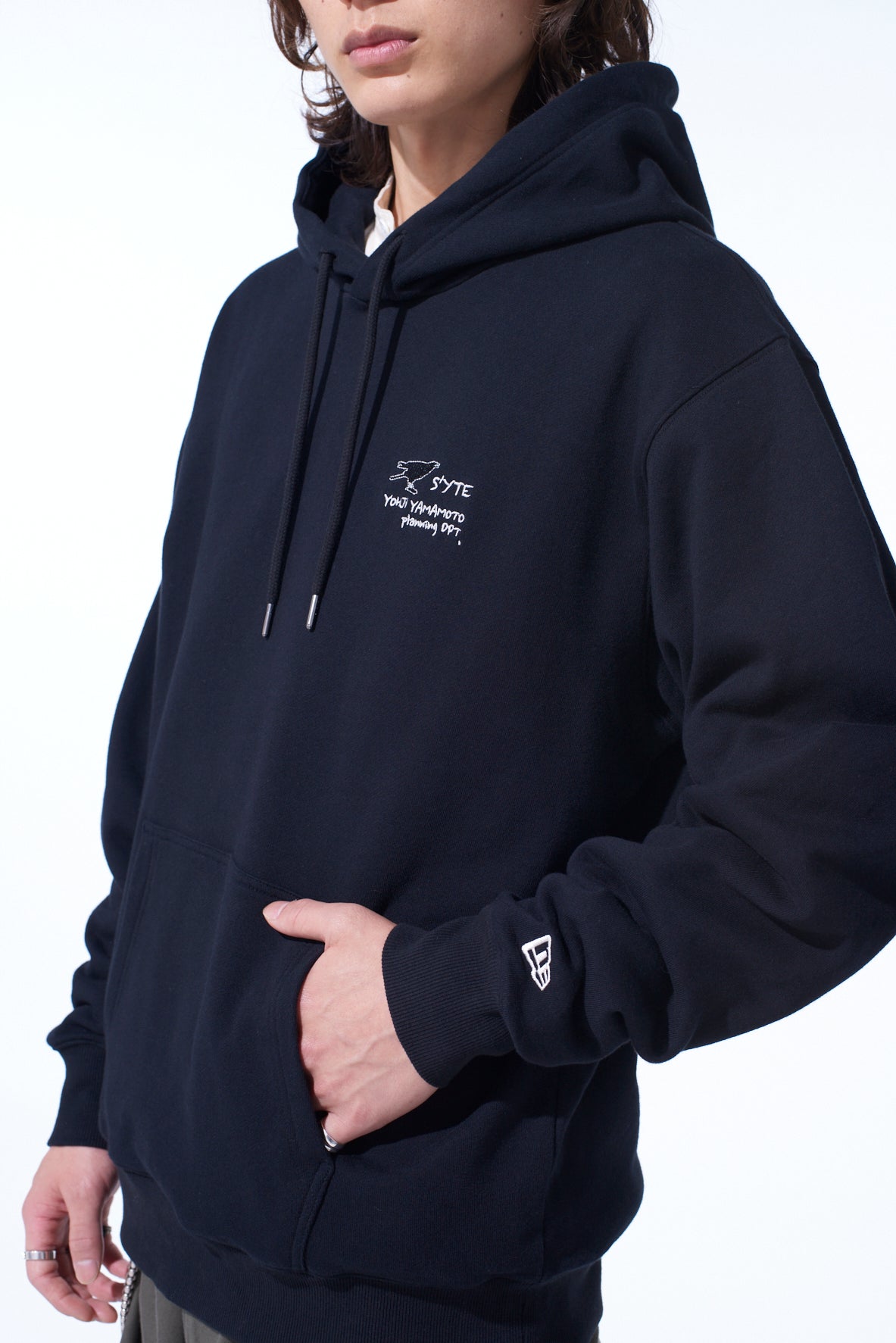 S'YTE × New Era LOGO PULLOVER HOODIE – THE SHOP YOHJI YAMAMOTO