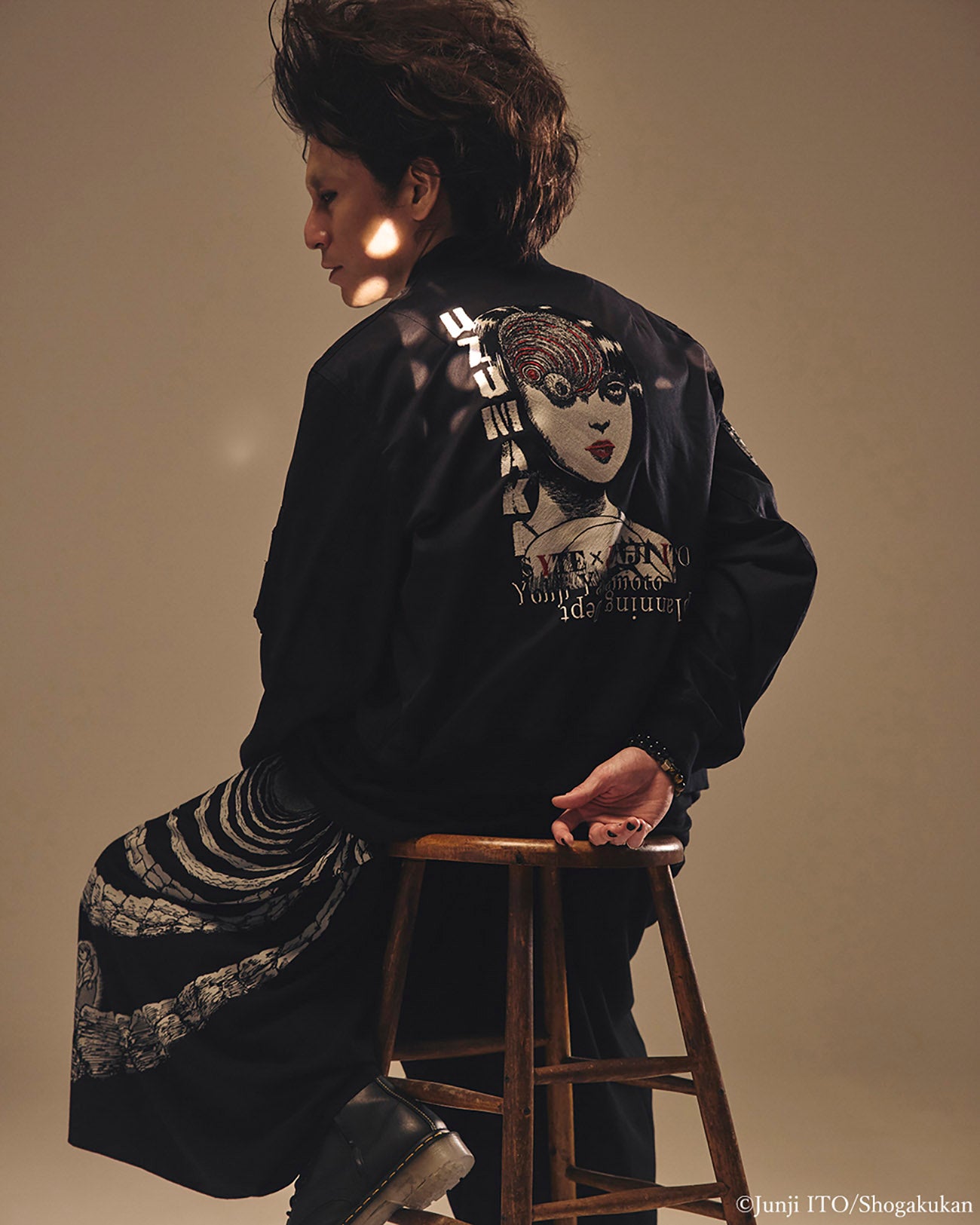 ୨୧さん専用 S'YTE × JUNJI ITO -UZUMAKI- AZAMI EMBROIDERY BOMBER JACKET – THE