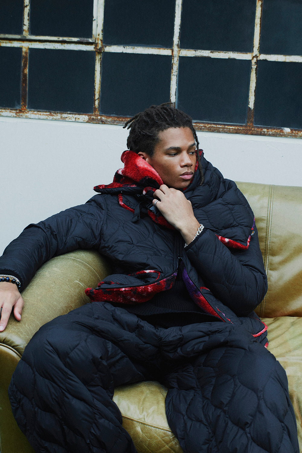 S'YTE X TAION】REVERSIBLE QUILTED RED PRINTED FLEECE JACKET – THE