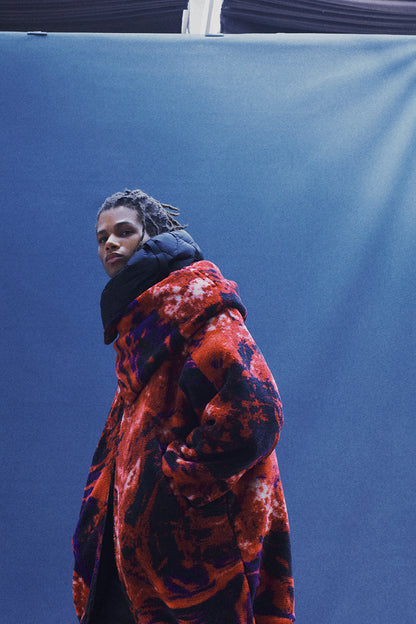 【S'YTE X TAION】REVERSIBLE LONG BOMBER JACKET WITH RED PRINTED FLEECE LINING