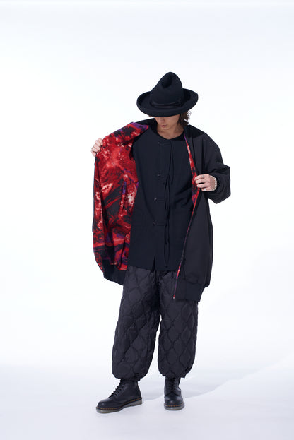 【S'YTE X TAION】REVERSIBLE LONG BOMBER JACKET WITH RED PRINTED FLEECE LINING