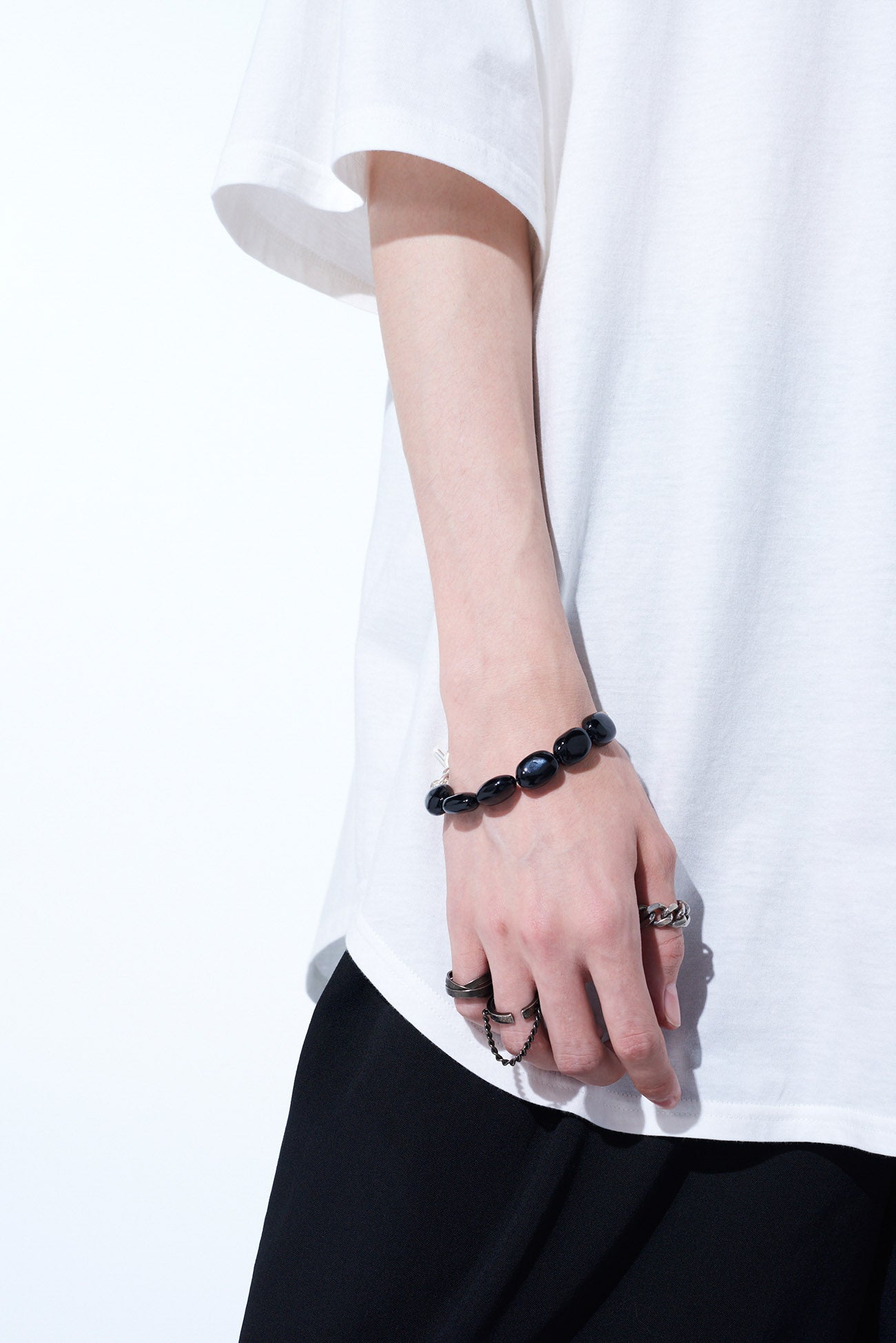 BLACK ONYX + BRASS SCREW-CHAIN BRACELET