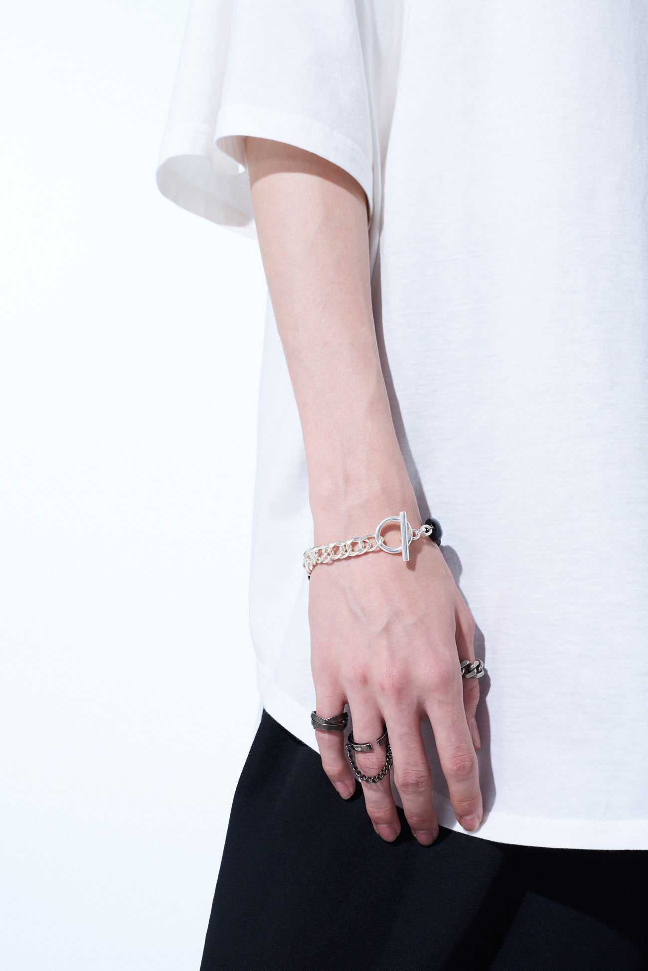 BLACK ONYX + BRASS SCREW-CHAIN BRACELET