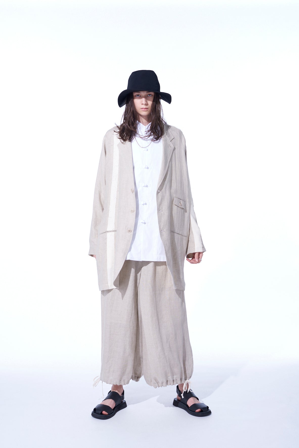 LINEN GAUZE DUAL FABRIC OVERSIZED RAGLAN SLEEVED JACKET WITH CUT-OUT DESIGN