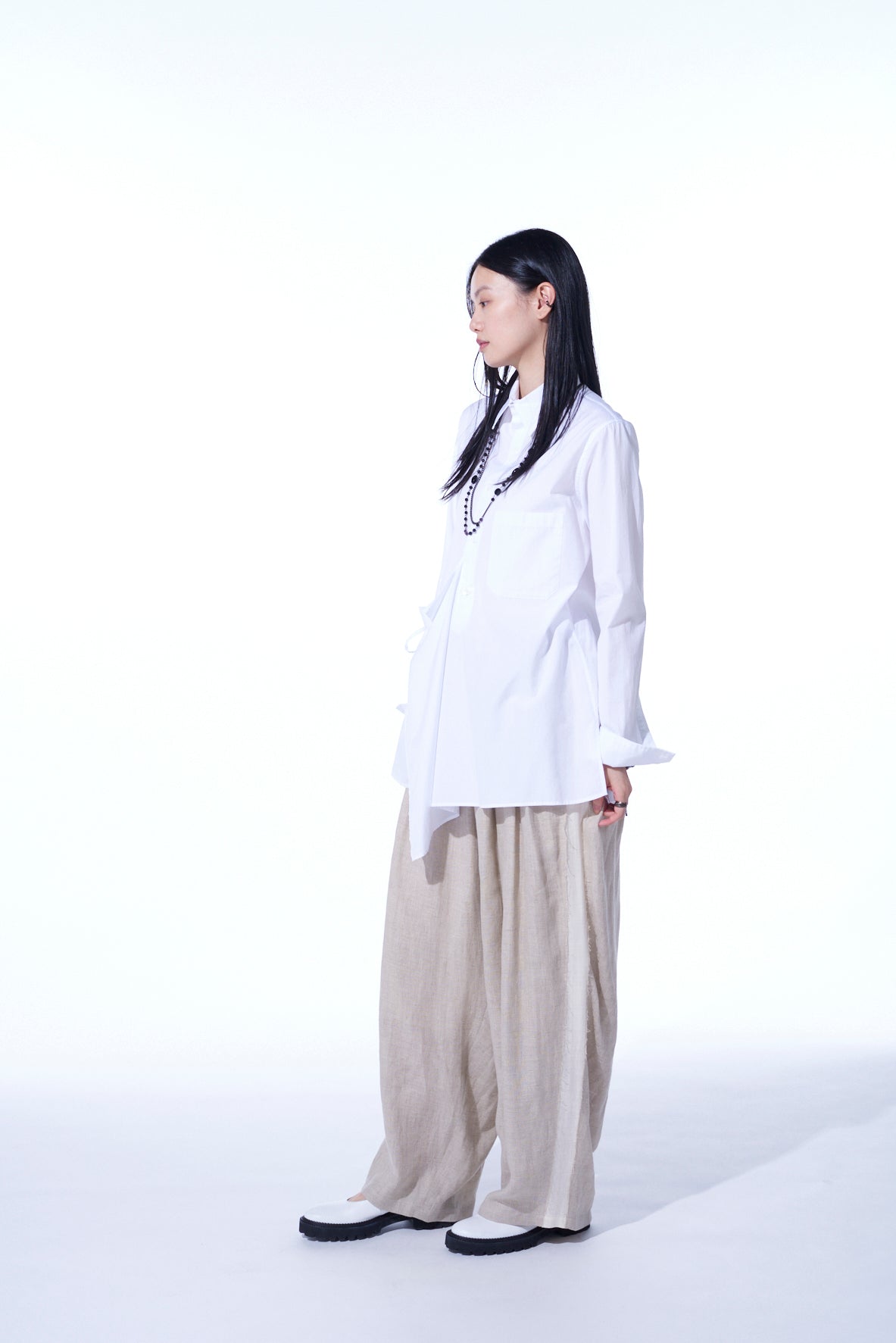 LINEN GAUZE DUAL FABRIC 12-PLEATED PANTS WITH SIDE TAPE