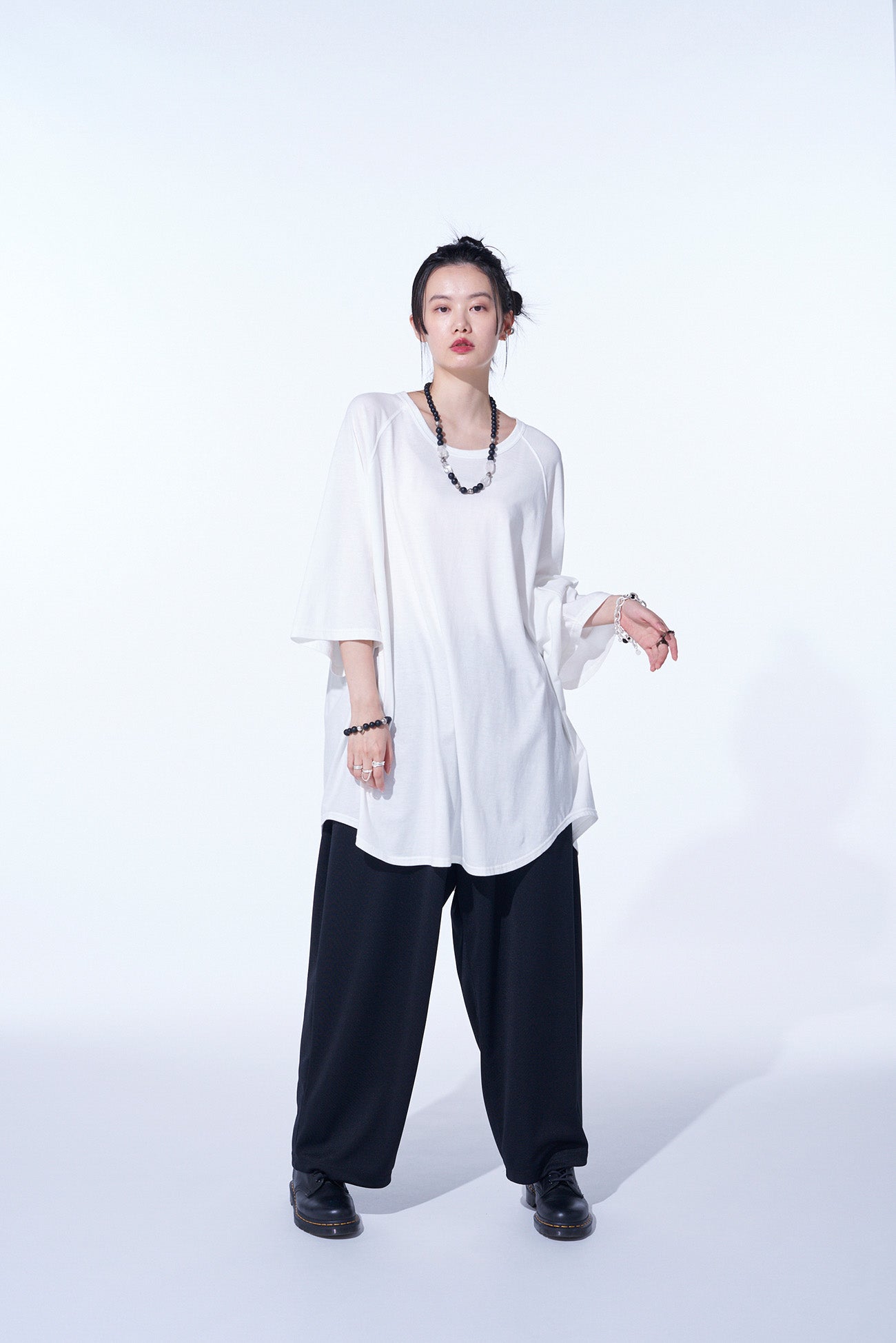 COTTON JERSEY BACK CENTER STITCH OVERSIZED RAGLAN SLEEVE T-SHIRT