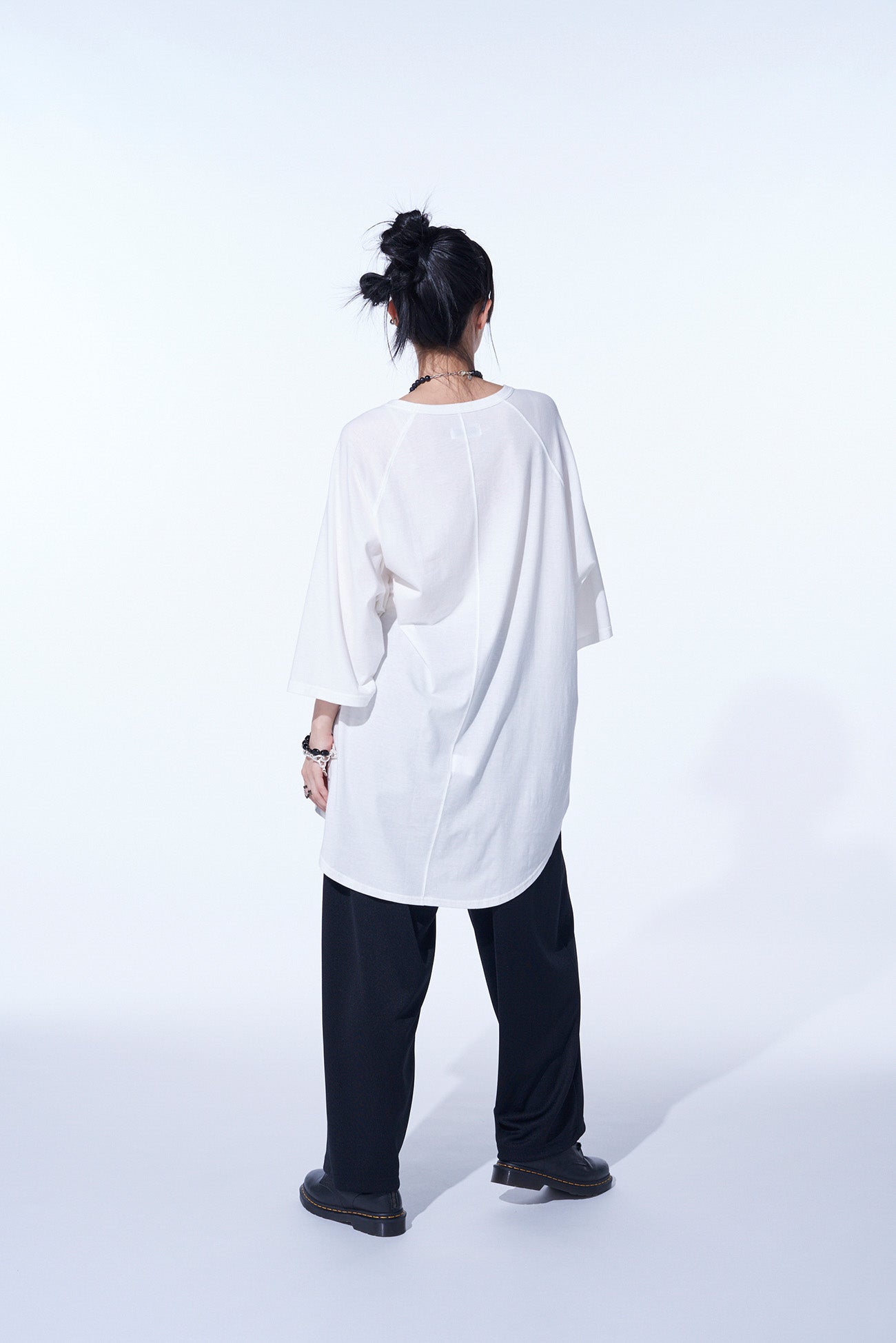 COTTON JERSEY BACK CENTER STITCH OVERSIZED RAGLAN SLEEVE T-SHIRT