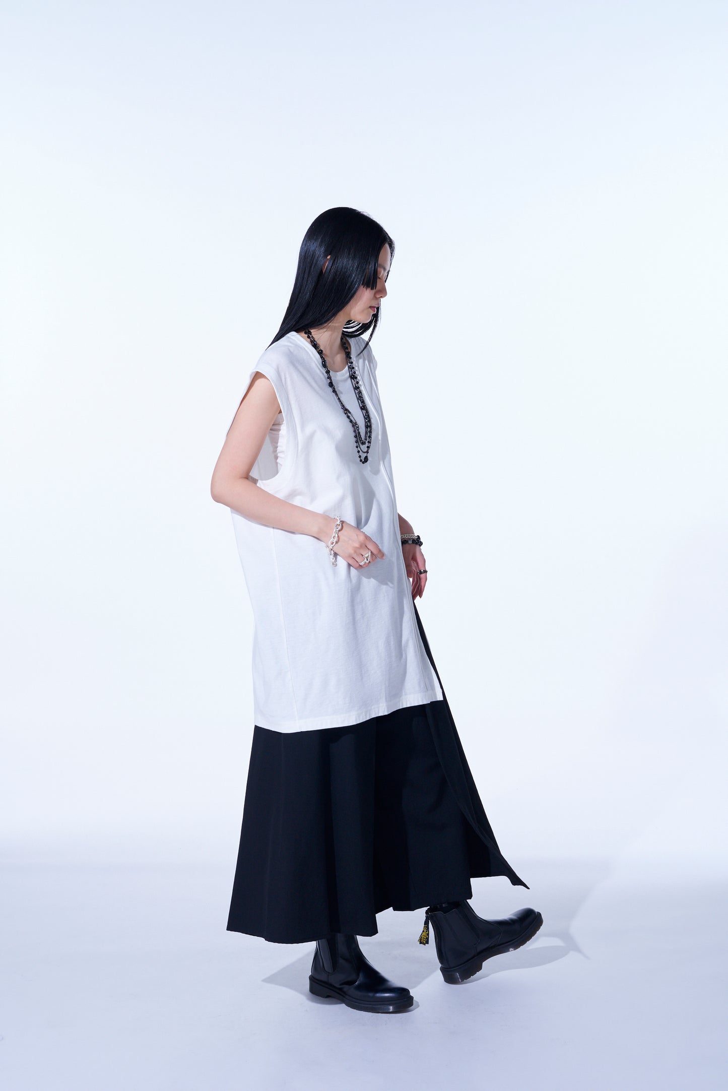 COTTON JERSEY VERTICALLY GRAFTED SLEEVELESS TOP WITH HEM SLIT