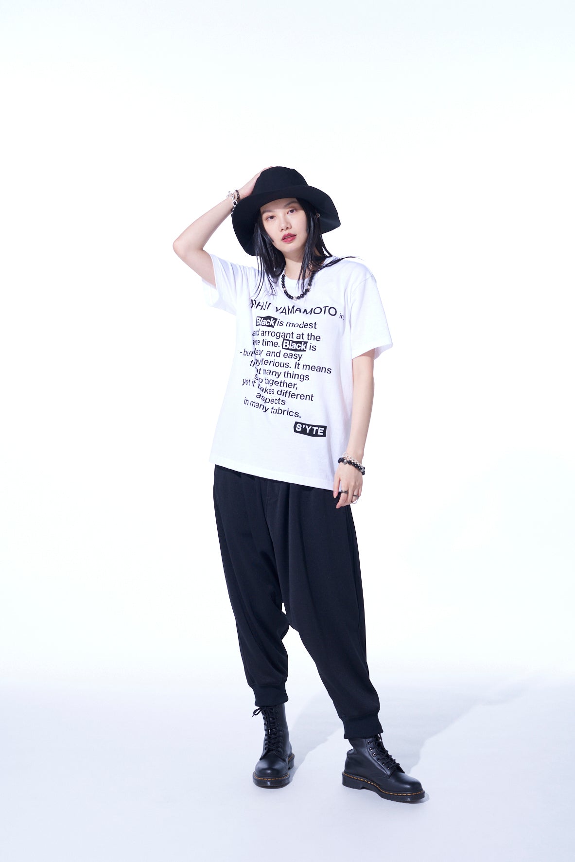 「BLACK IS MODEST」MESSAGE T-SHIRT