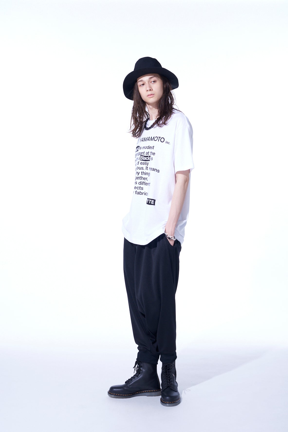 「BLACK IS MODEST」MESSAGE T-SHIRT