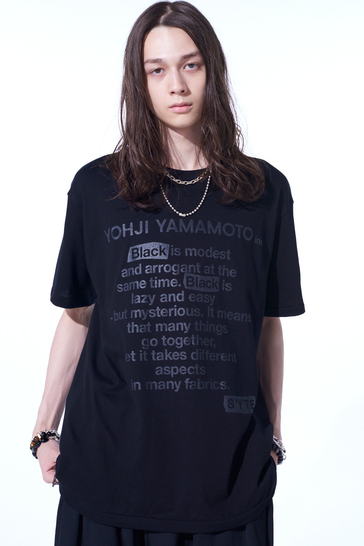 「BLACK IS MODEST」MESSAGE T-SHIRT