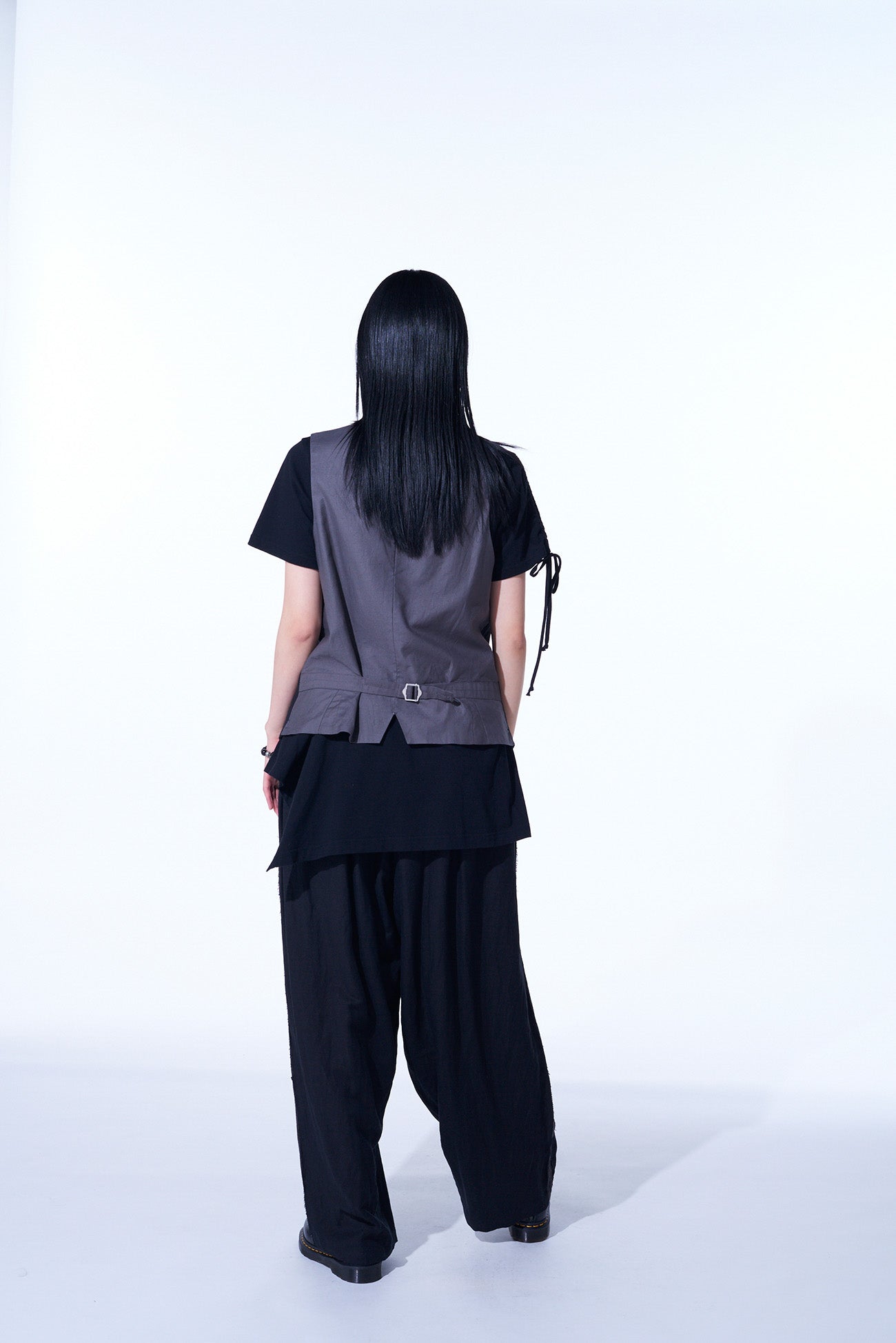 BIO-WASHED DUAL FABRIC CUTTING-EDGE VEST