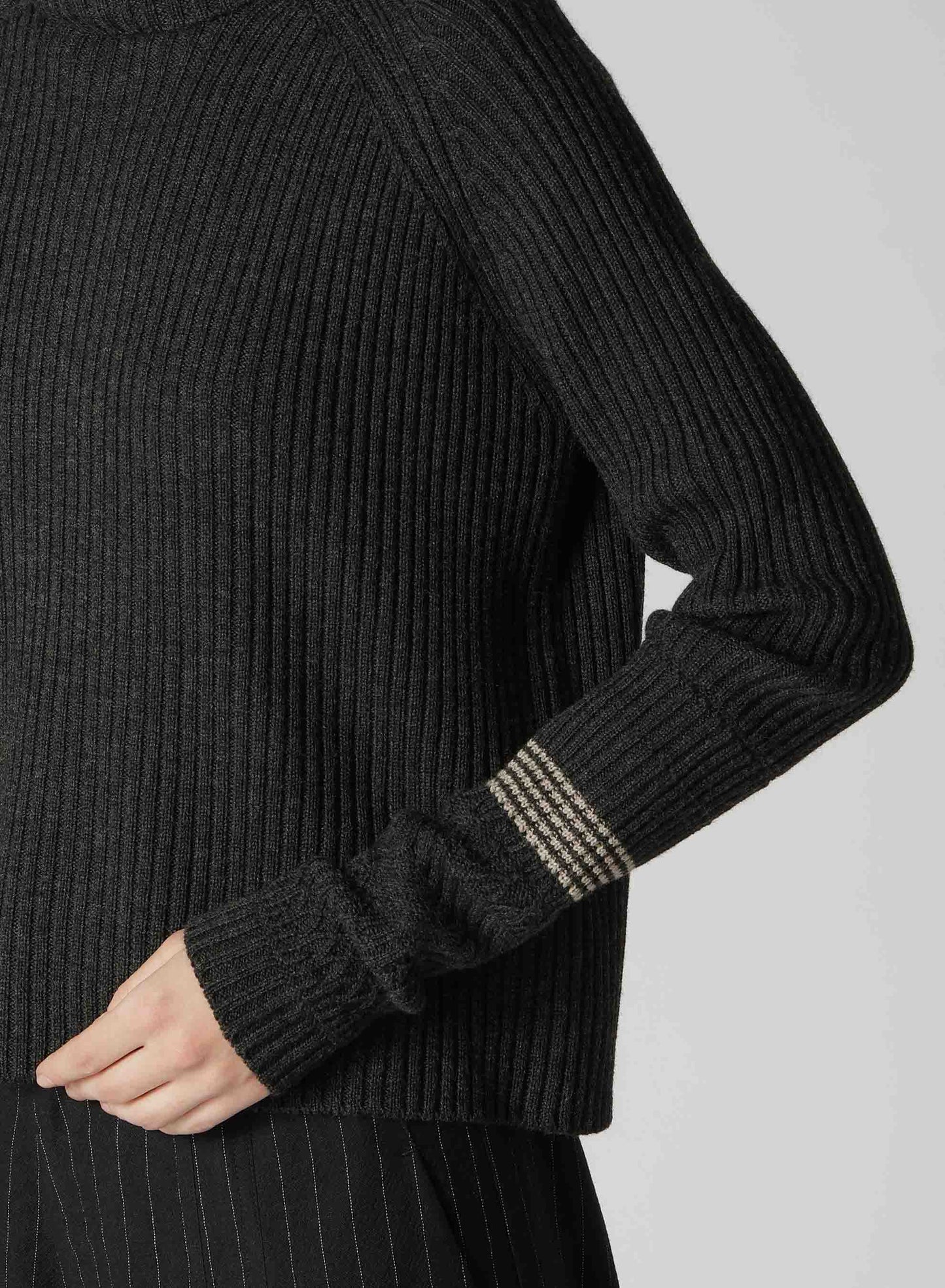 WOOL RIB TURTLE NECK PULLOVER