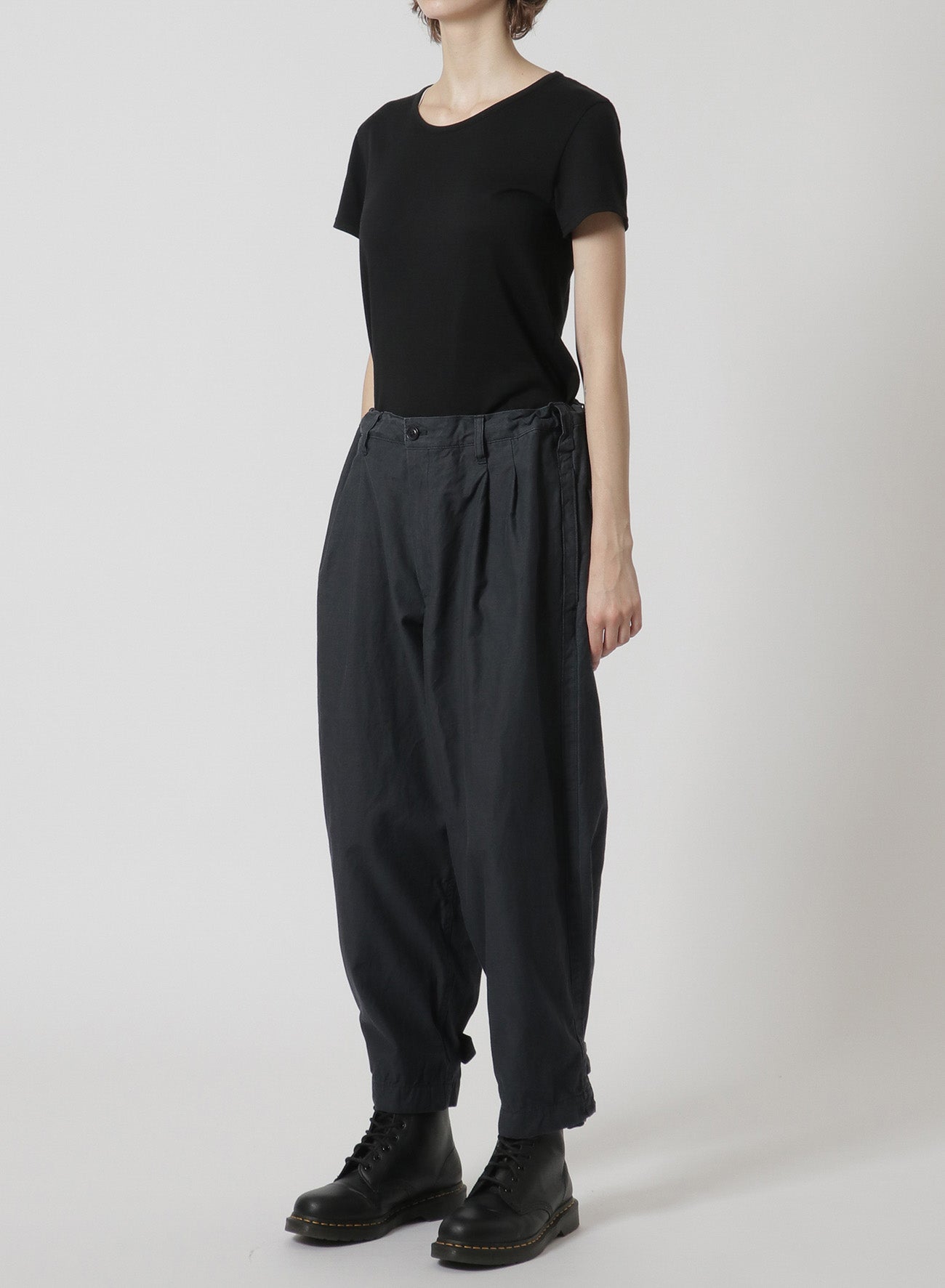 [Y's-Black Name]BACKSIDE SULFURIZATION SATIN 2 TUCK PANTS WITH WAIST BELT