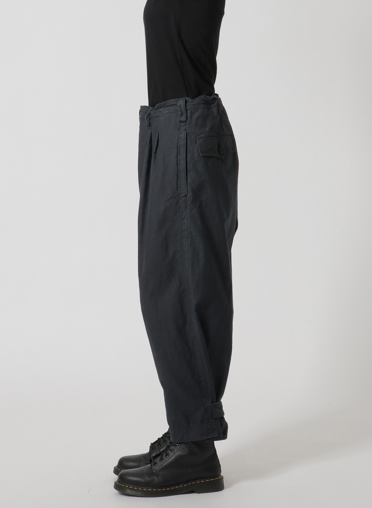 [Y's-Black Name]BACKSIDE SULFURIZATION SATIN 2 TUCK PANTS WITH WAIST BELT