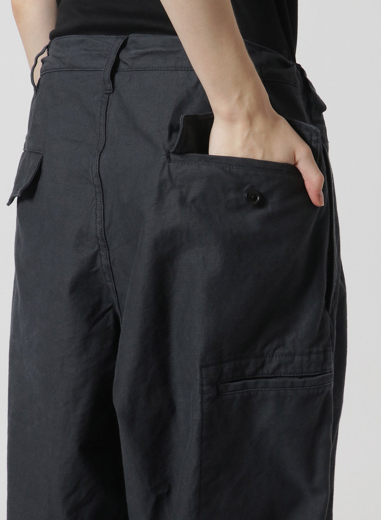 [Y's-Black Name]BACKSIDE SULFURIZATION SATIN 2 TUCK PANTS WITH WAIST BELT